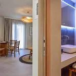 Maistros Deluxe 4*