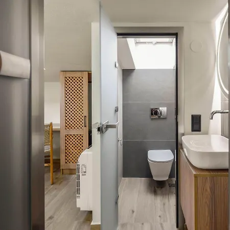 Ξενοδοχείο με διαμερίσματα Maistros Deluxe 4*